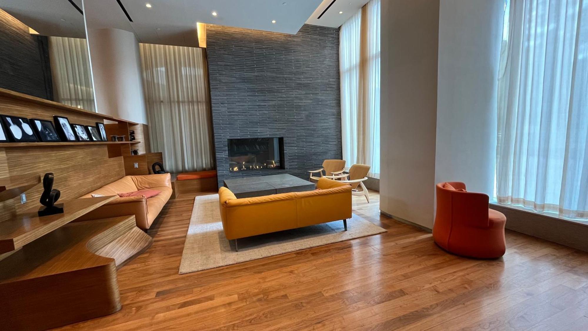Luxury 2 Beds 2 Baths Corner Breathtaking Views Modern Retreat Apartment