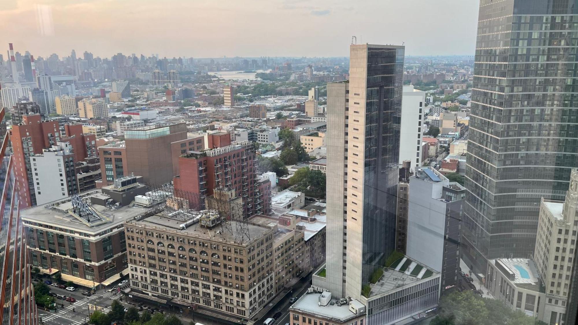 Luxury 2 Beds 2 Baths Corner Breathtaking Views Modern Retreat