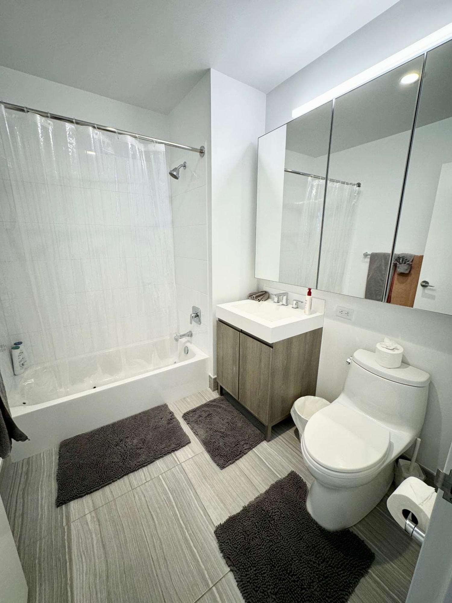 Luxury 2 Beds 2 Baths Corner Breathtaking Views Modern Retreat Apartment