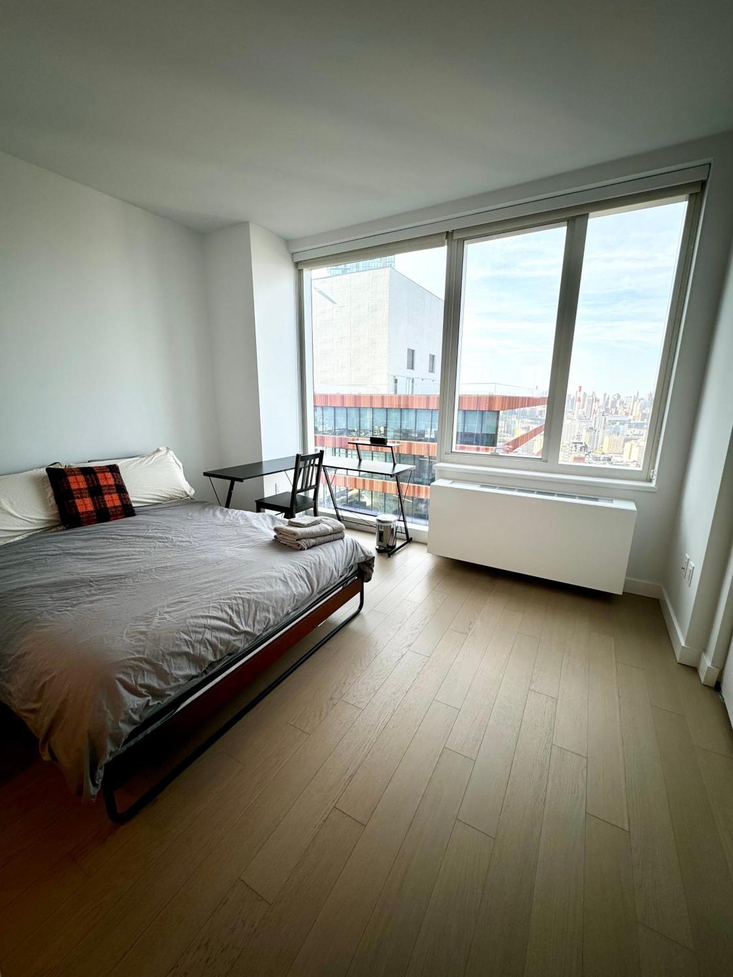 Luxury 2 Beds 2 Baths Corner Breathtaking Views Modern Retreat *